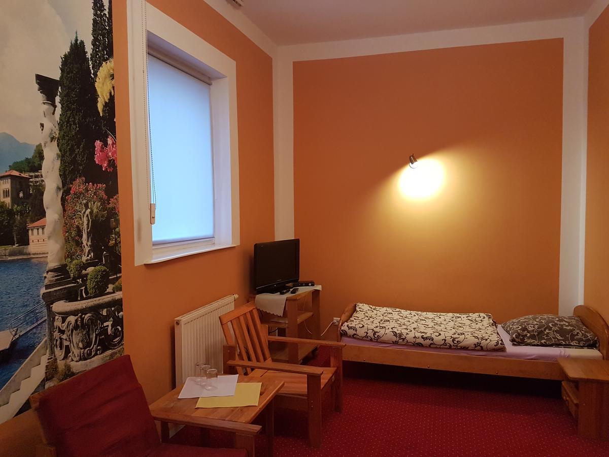 Chrobry Hotel Szprotawa Ngoại thất bức ảnh
