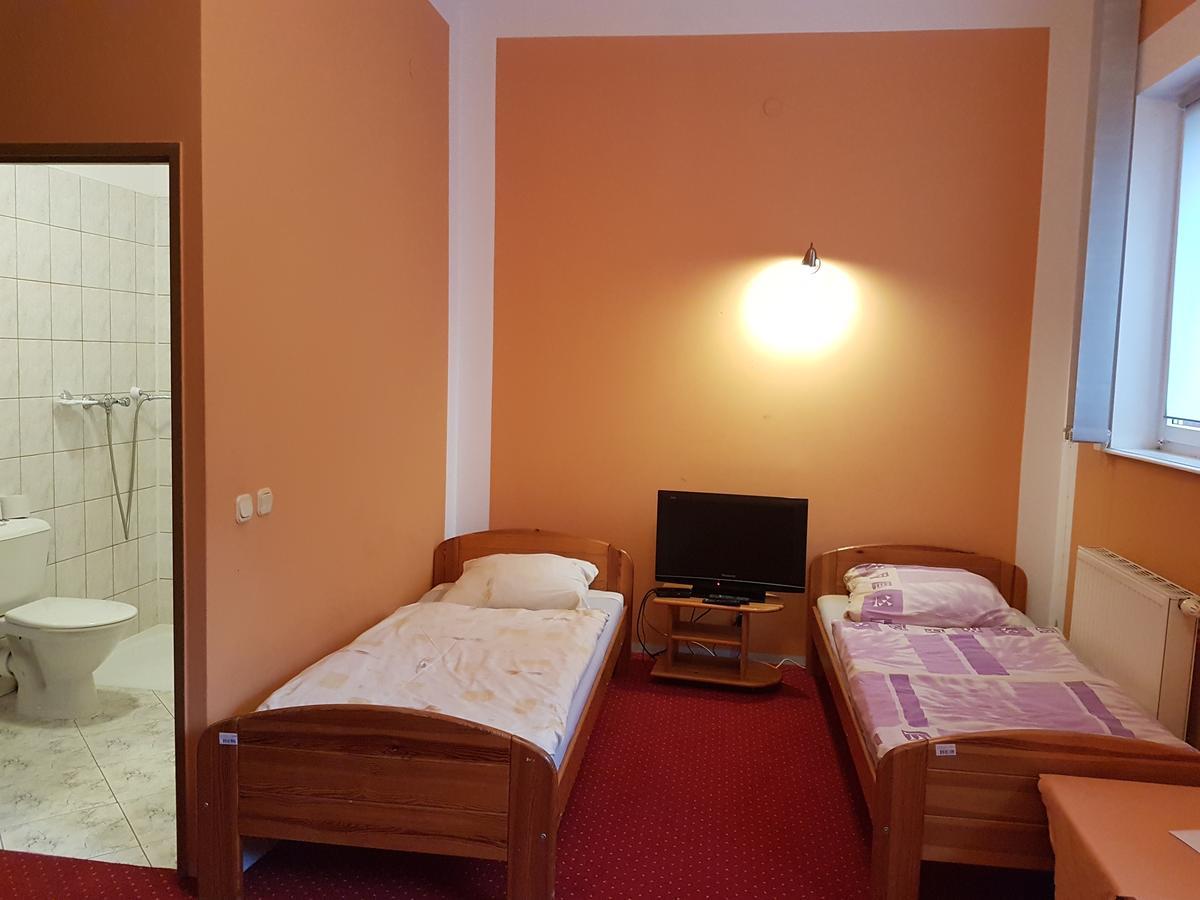 Chrobry Hotel Szprotawa Ngoại thất bức ảnh